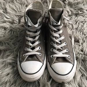 converse shoes women's size 7, men's size 5